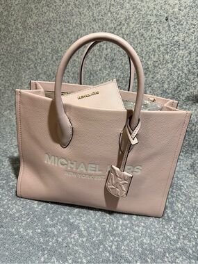 BUNDLE Michael Kors Blush Pink Leather Tote and wallet